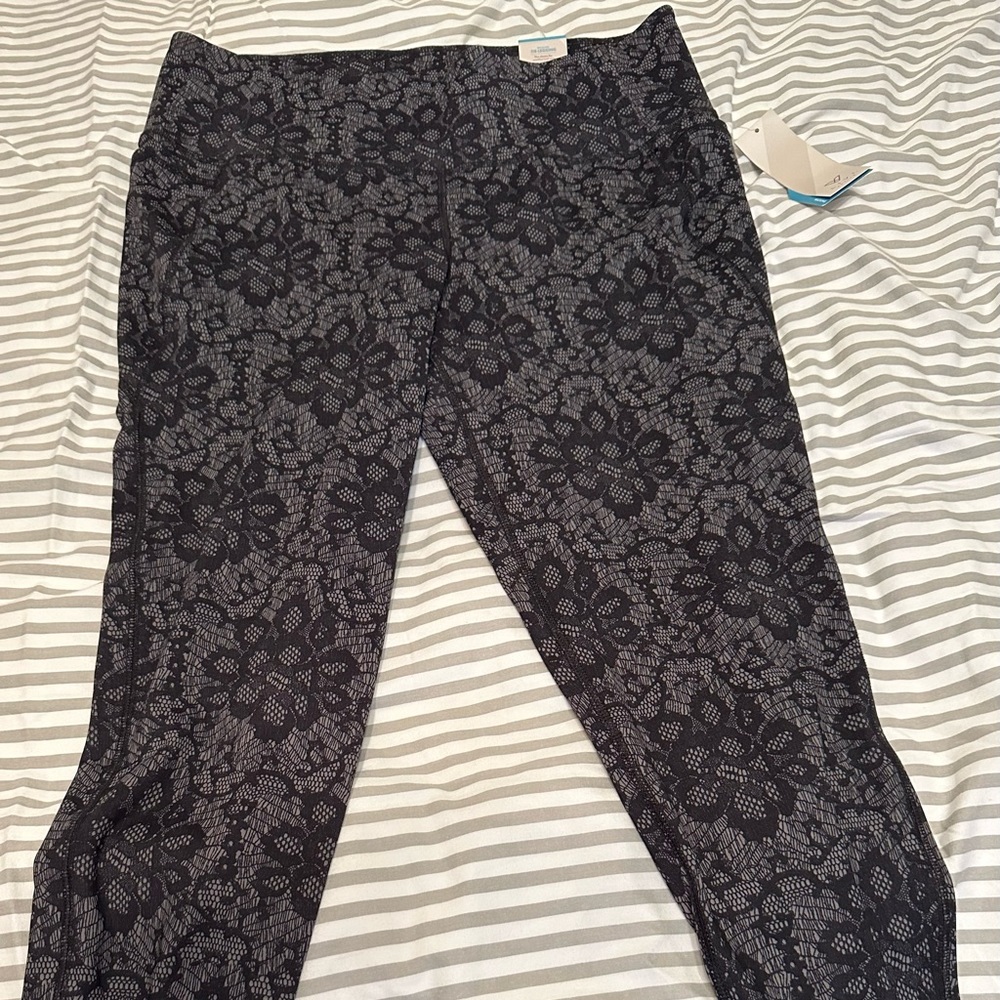 NWT Livi by Lane Bryant workout leggings sz 14-16
